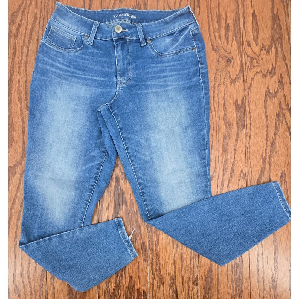 Maurices Medium Wash Skinny Jeans Short Ankle Distressed Hem Stretch Denim M‎